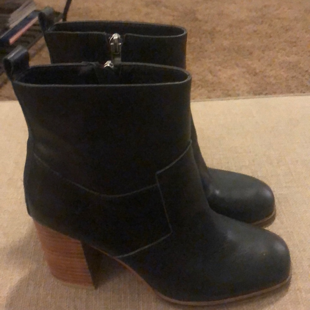 Sbicca boots size 6
